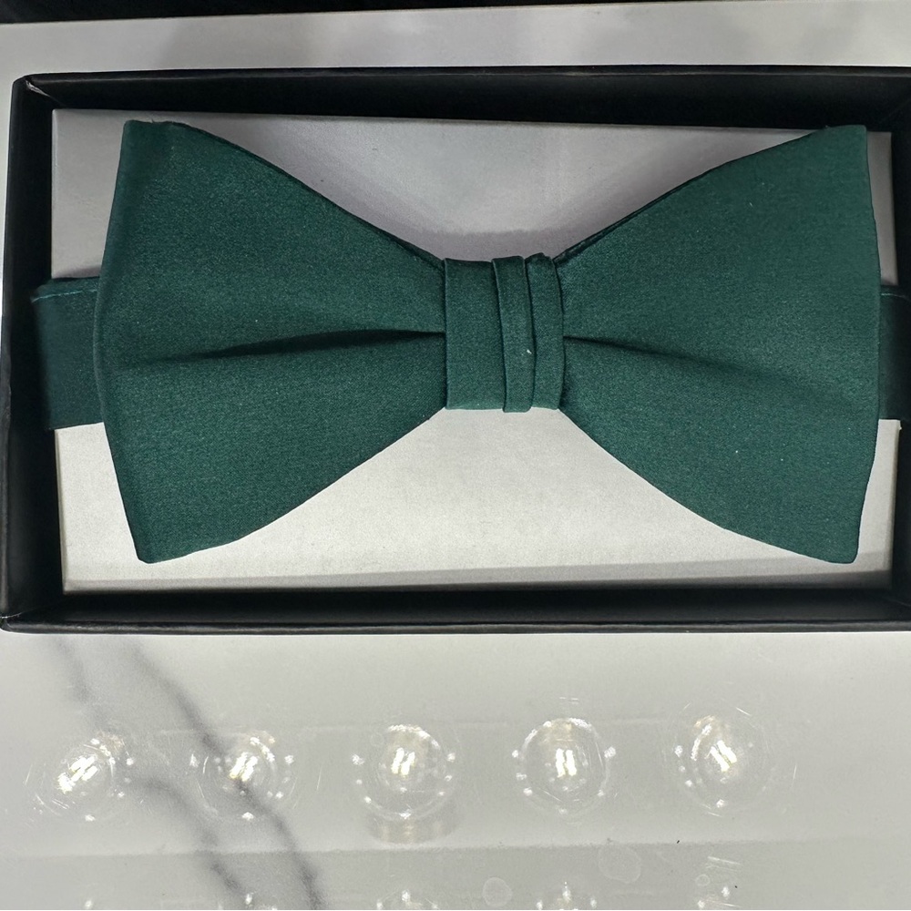 NWT emerald/hunter green bow ties